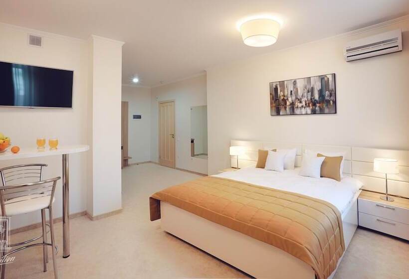 اتاق استاندارد, Familion Apart