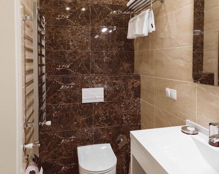 اتاق استاندارد, Familion Apart