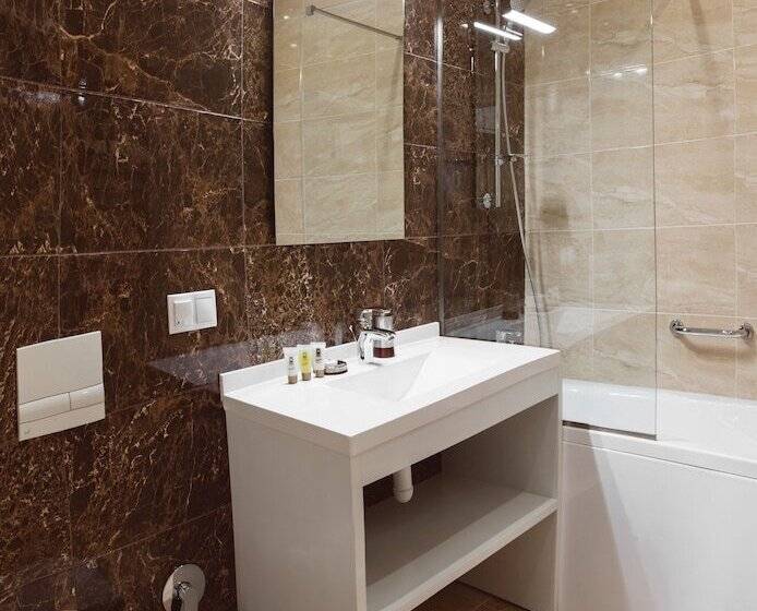 اتاق استاندارد تودرتو, Familion Apart