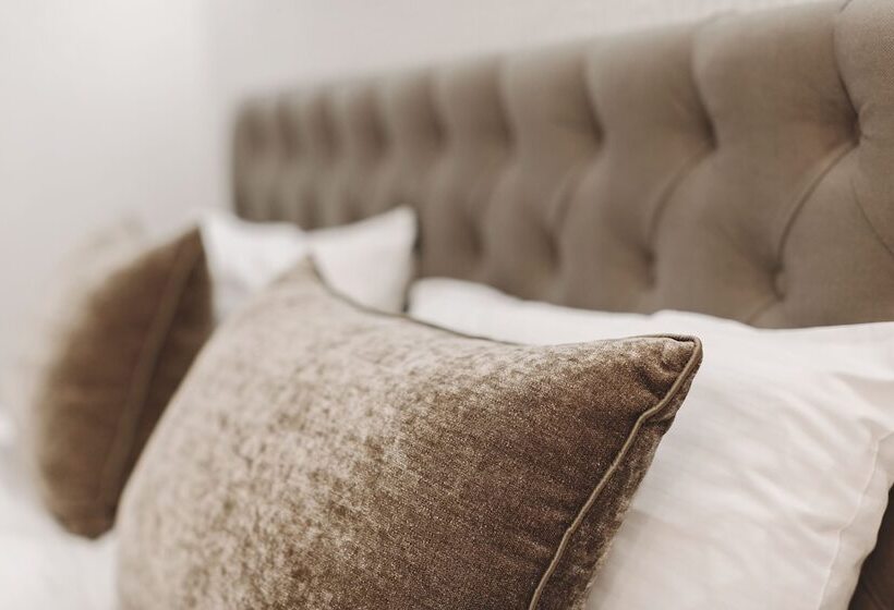 اتاق استاندارد تودرتو, Familion Apart