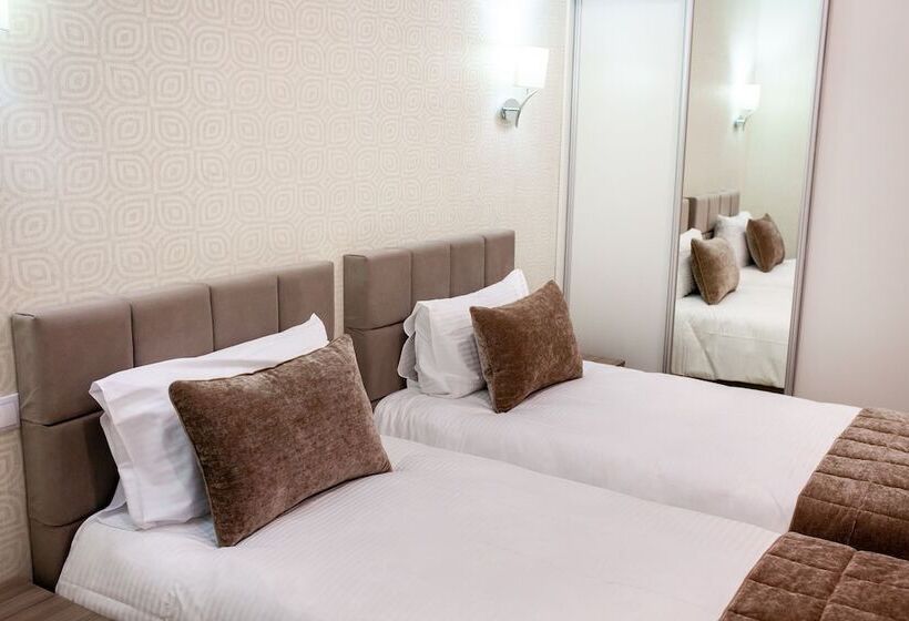 اتاق استاندارد تودرتو, Familion Apart