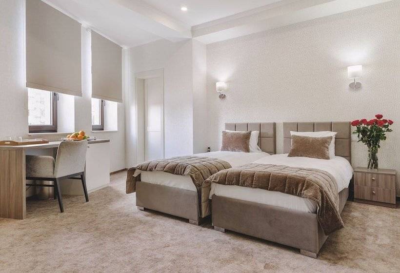 اتاق استاندارد تودرتو, Familion Apart