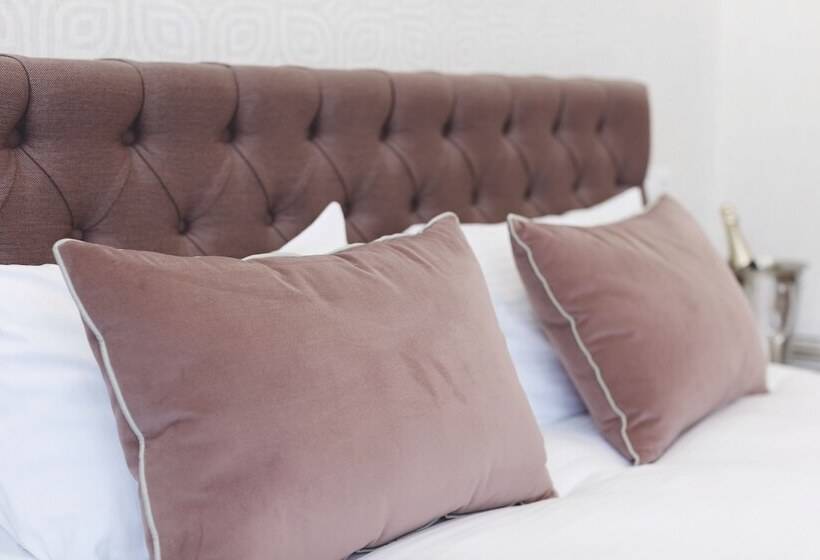 اتاق استاندارد, Familion Apart