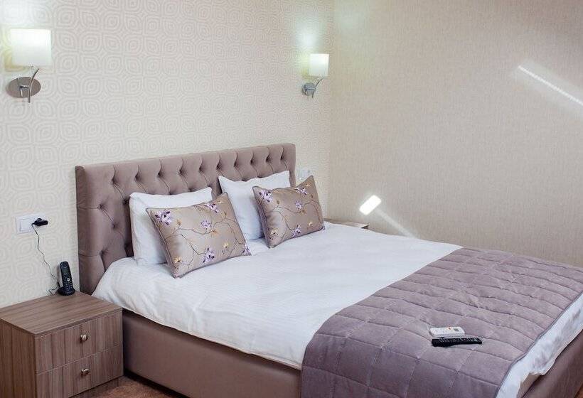 اتاق استاندارد, Familion Apart