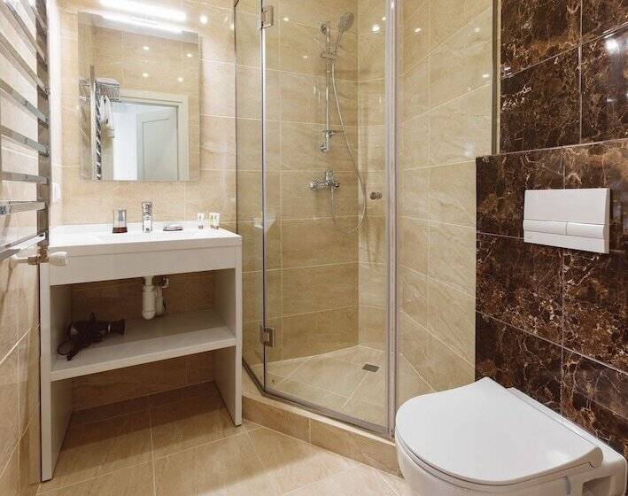 اتاق استاندارد, Familion Apart