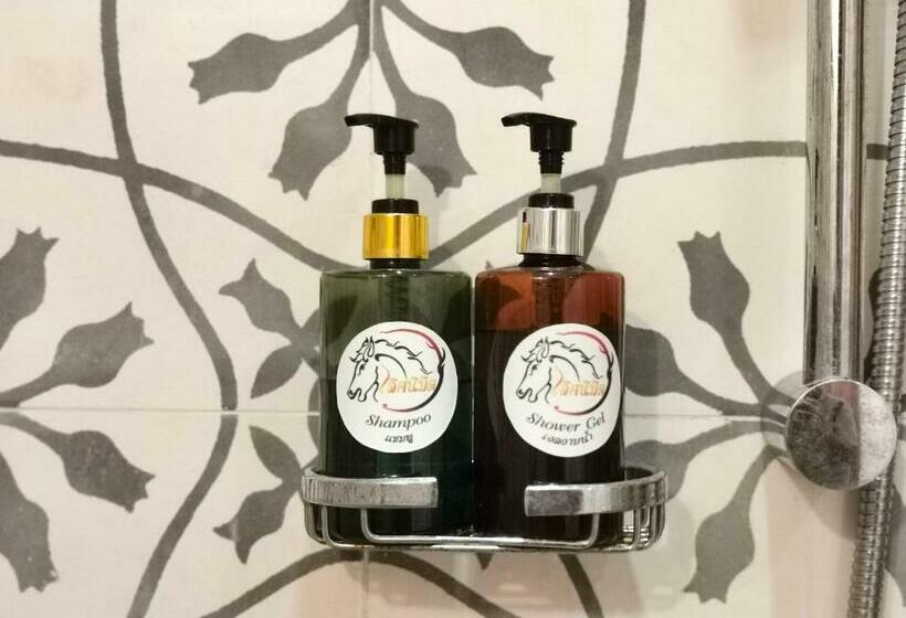 デラックスルーム, Lertnimit Boutique