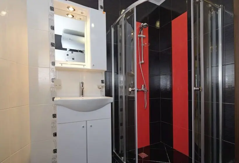 سوییت با چشم‌انداز باغ, Aparthotel Paradiso