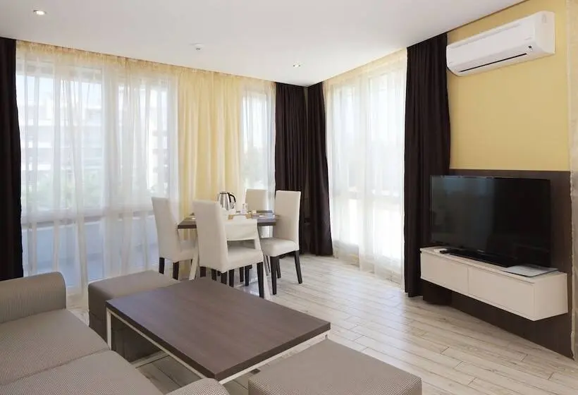 سوییت با چشم‌انداز باغ, Aparthotel Paradiso