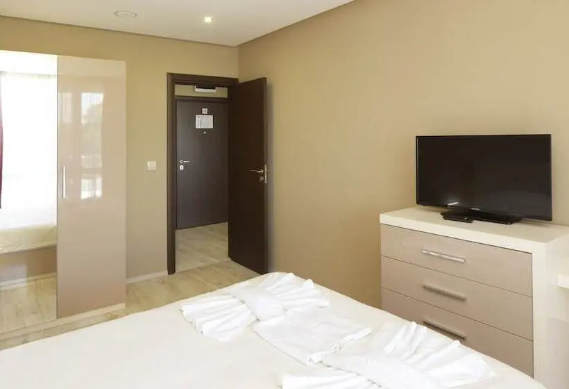 سوییت با چشم‌انداز باغ, Aparthotel Paradiso