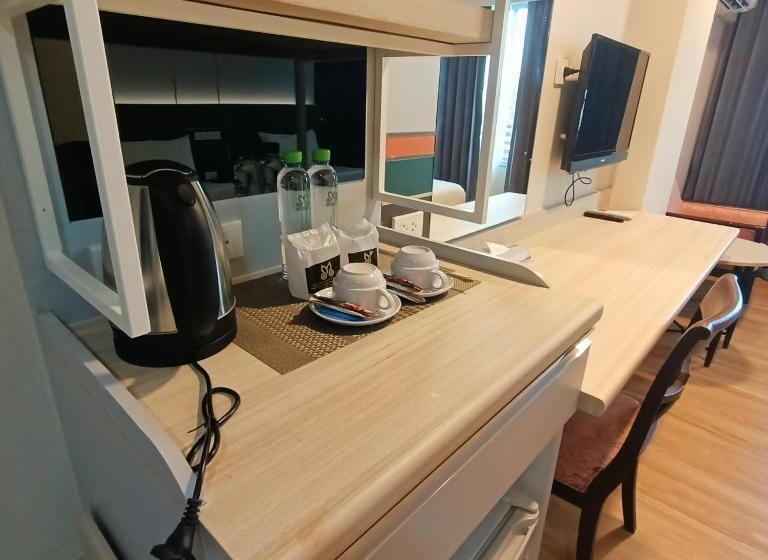 디럭스 룸, Mayflower Grande Hotel Phitsanulok