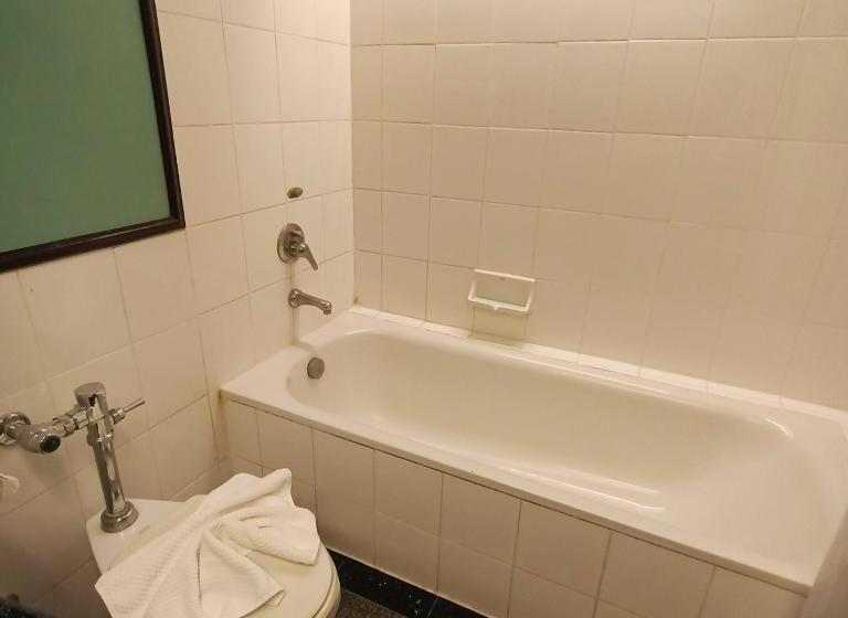 디럭스 룸, Mayflower Grande Hotel Phitsanulok