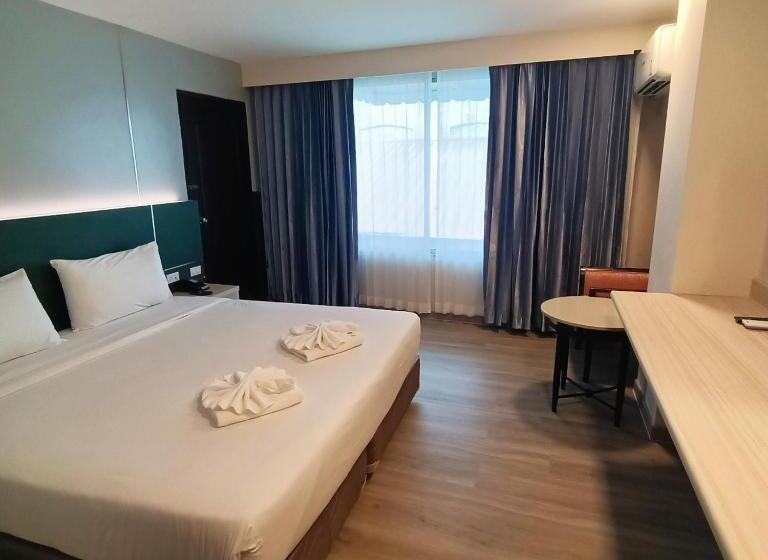 디럭스 룸, Mayflower Grande Hotel Phitsanulok