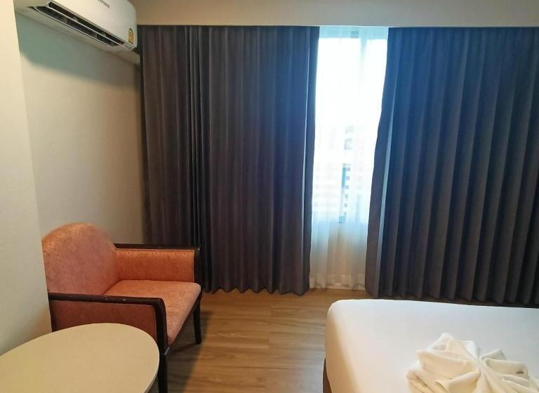 디럭스 룸, Mayflower Grande Hotel Phitsanulok