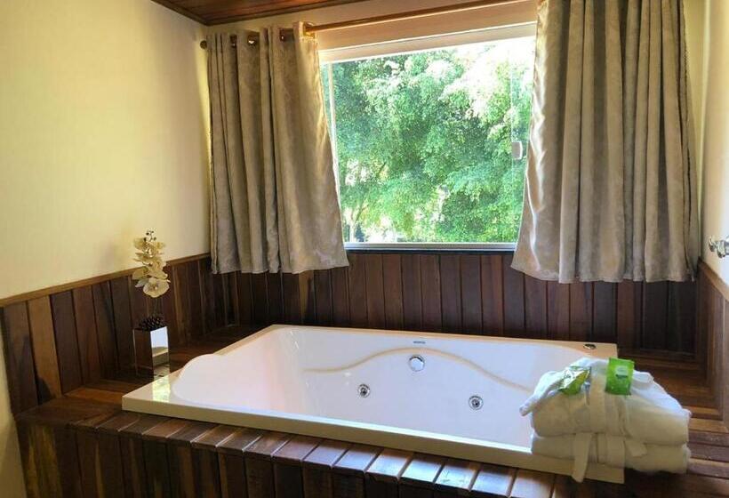 자쿠지 스위트, Recanto De Moriá