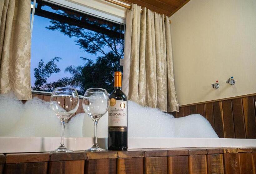 자쿠지 스위트, Recanto De Moriá