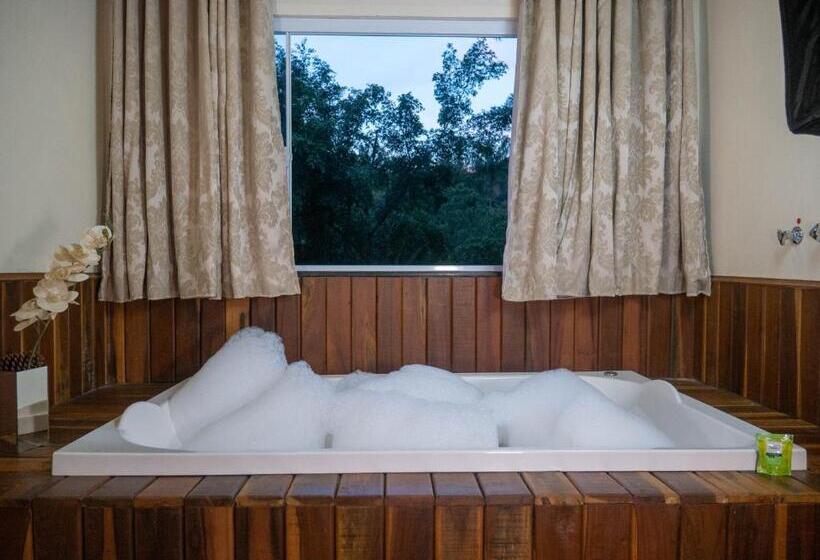 자쿠지 스위트, Recanto De Moriá