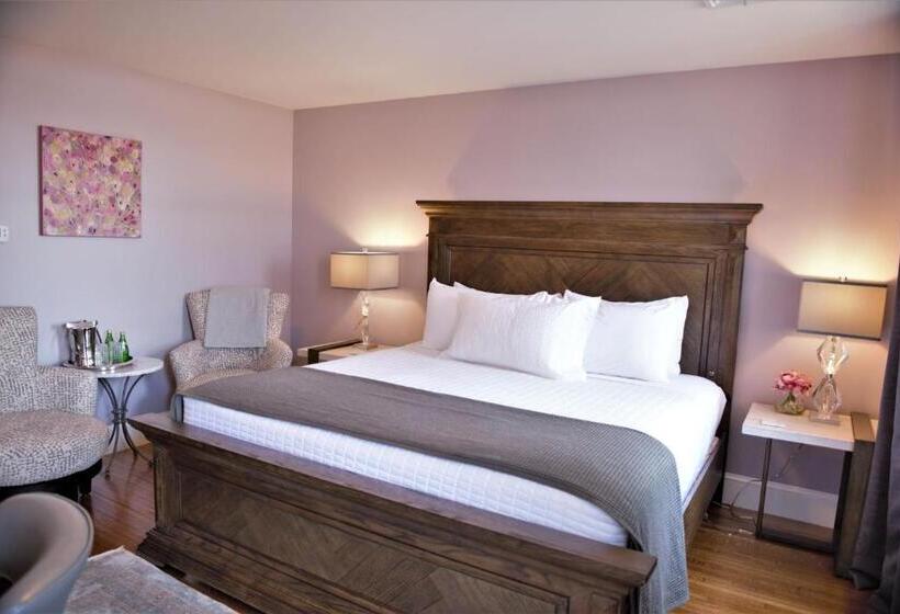 جناح مطل على البحر, The Manor On Front