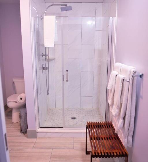 جناح مطل على البحر, The Manor On Front