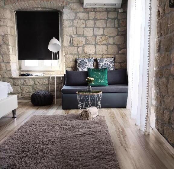 סטודיו סטנדרט עם מרפסת, Guest House Klaudija