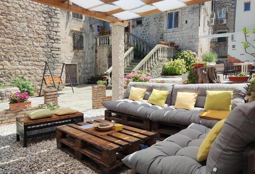 סטודיו סטנדרט עם מרפסת, Guest House Klaudija