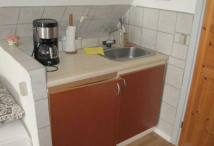 חדר לארבעה סטנדרטי עם מרפסת, Guesthouse Sharon Aarhus