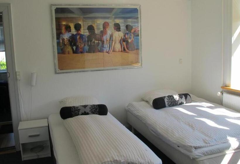 バス共有のスタンダードルーム, Guesthouse Sharon Aarhus