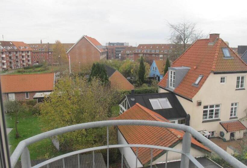 Четырехместный Номер Стандарт с Балконом, Guesthouse Sharon Aarhus