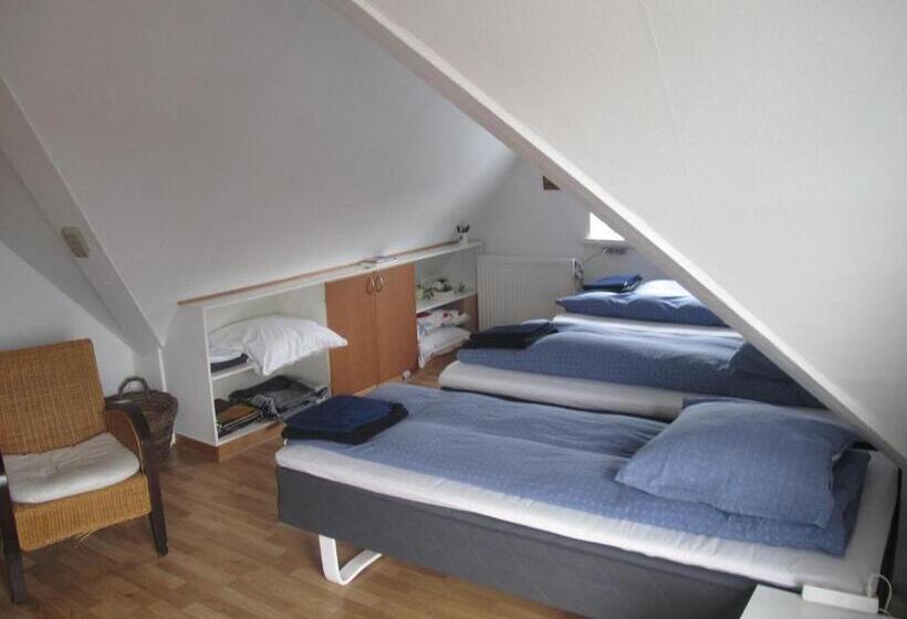 Четырехместный Номер Стандарт с Балконом, Guesthouse Sharon Aarhus