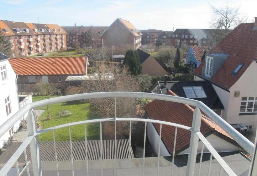 발코니가 있는 4인용 스탠다드 룸, Guesthouse Sharon Aarhus