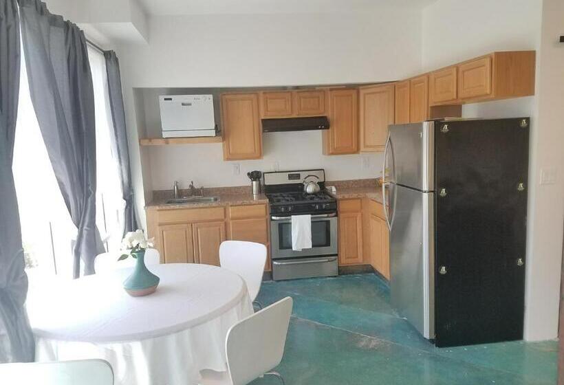 Апартаменты 1 Спальня, House Of Trestles   Hostel