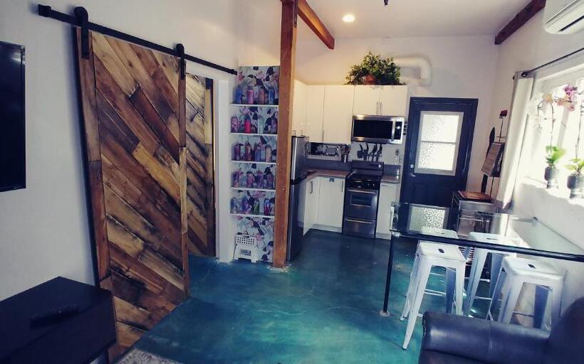 스위트, House Of Trestles   Hostel