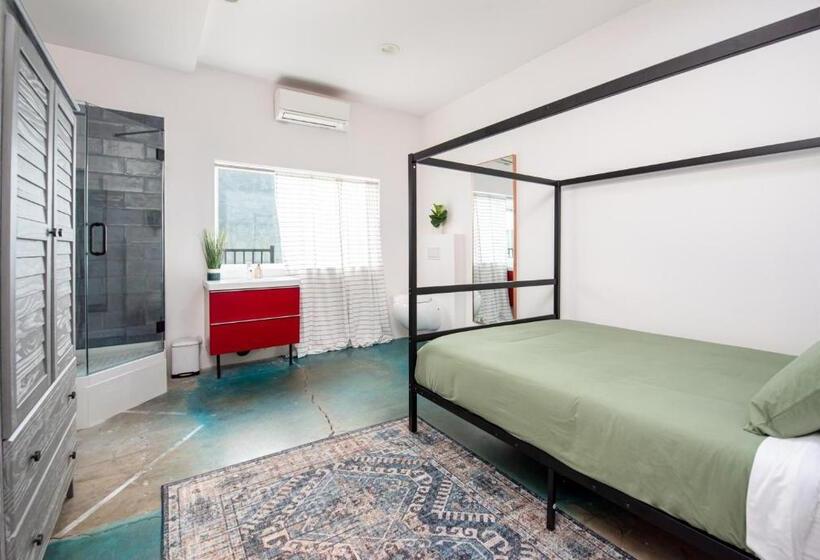 스위트, House Of Trestles   Hostel