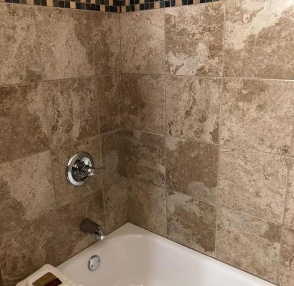 اتاق سوپریور با تخت بزرگ, Red Lodge Inn