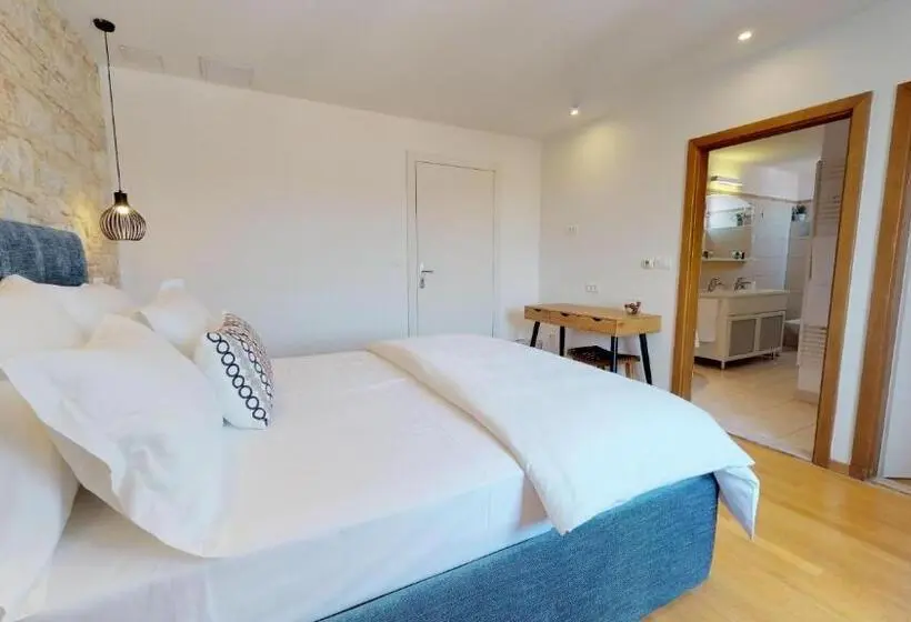 اتاق لوکس, Riva Apartments
