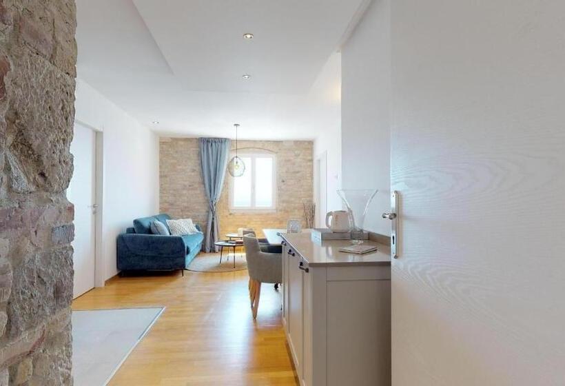 침실 2개 아파트, Riva Apartments