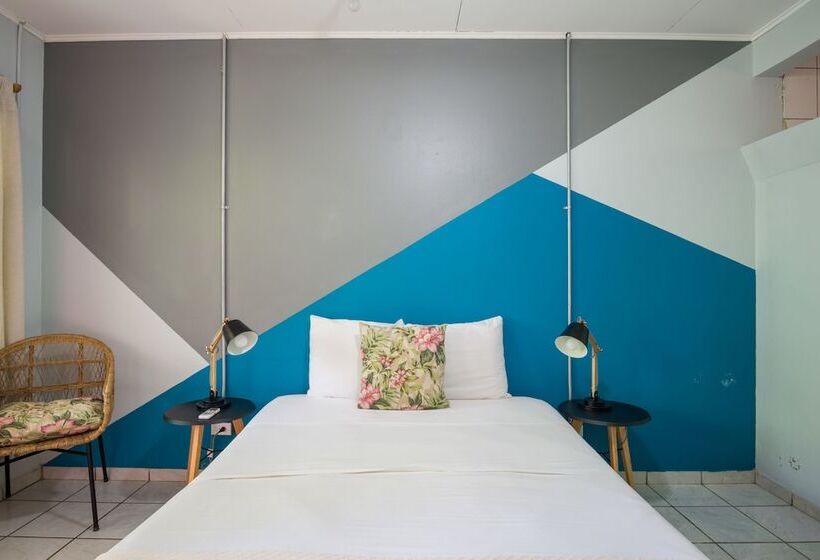 Номер Стандарт, Selina Jaco