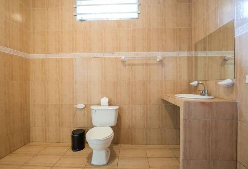 Семейный Номер, Selina Jaco