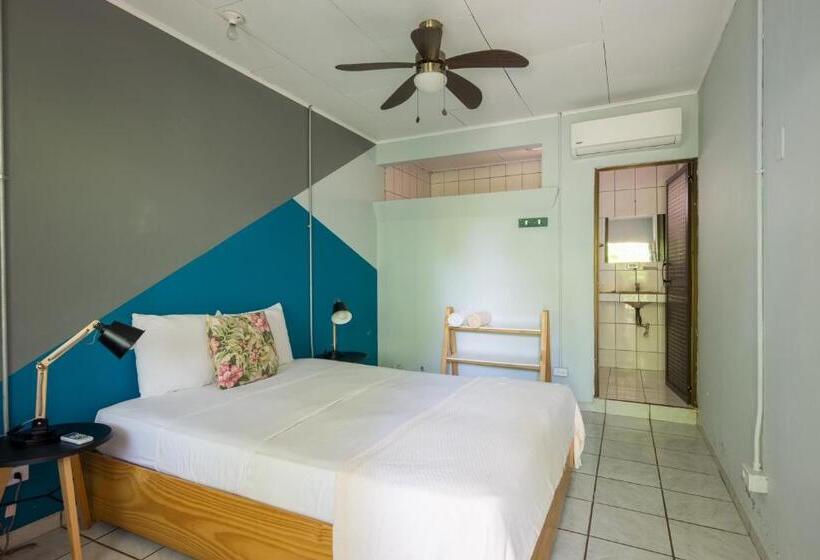 Номер Стандарт, Selina Jaco