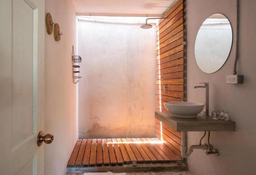 Номер Стандарт, Selina Jaco