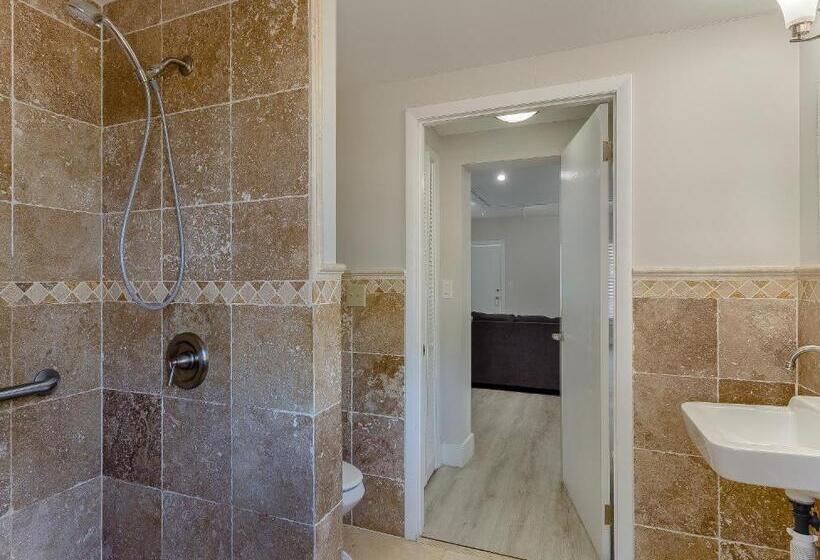 带大床的套房, Drift