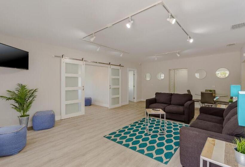 带大床的套房, Drift