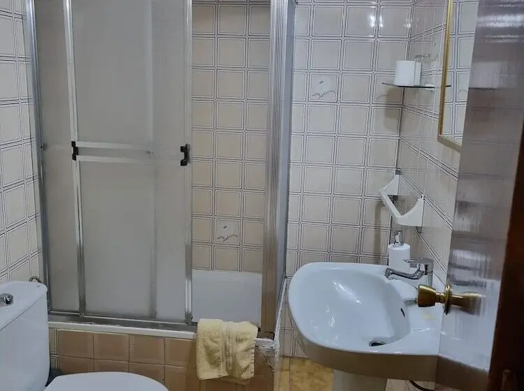 اتاق استاندارد سه نفره, Pension Javier