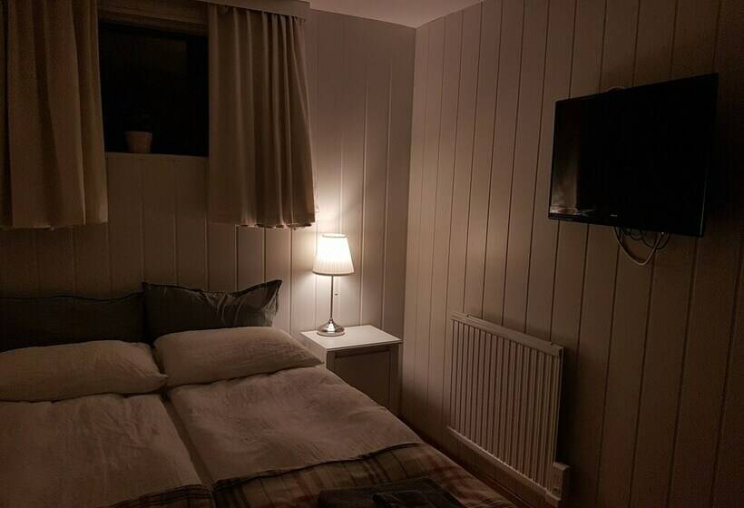 اتاق پایه با سرویس بهداشتی مشترک, House On The Hill