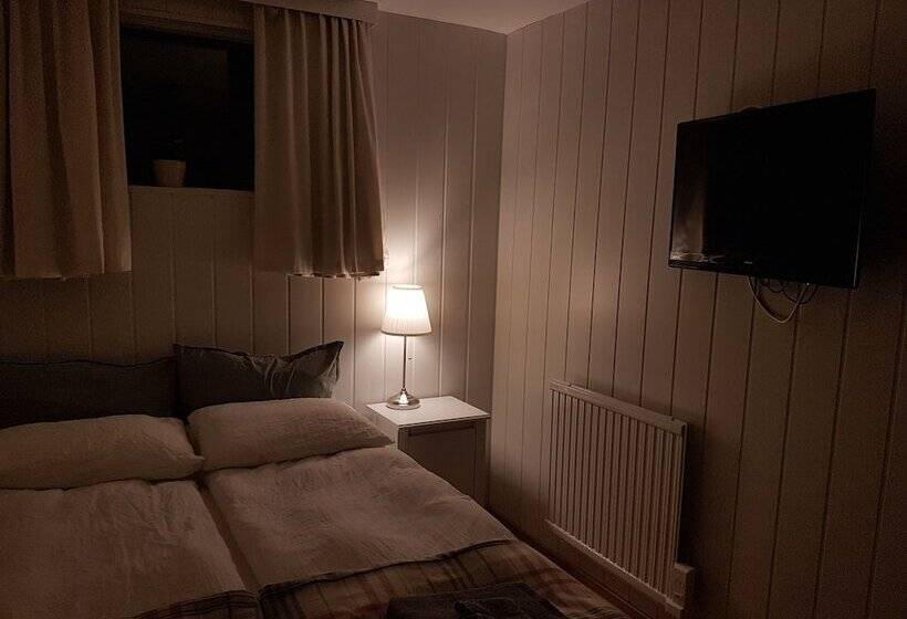 اتاق پایه با سرویس بهداشتی مشترک, House On The Hill