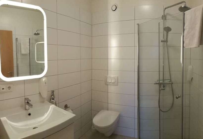 اتاق استاندارد با سرویس بهداشتی مشترک, House On The Hill