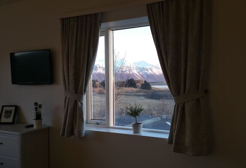 اتاق استاندارد با سرویس بهداشتی مشترک, House On The Hill