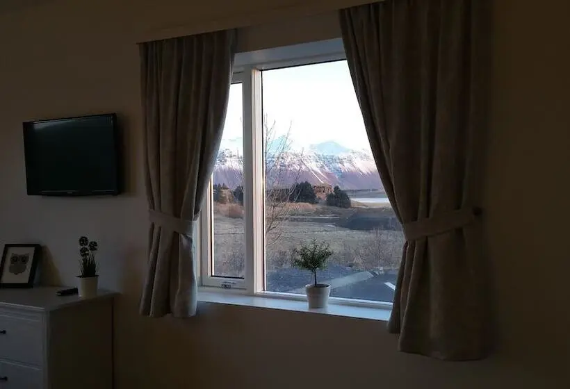 اتاق استاندارد با سرویس بهداشتی مشترک, House On The Hill