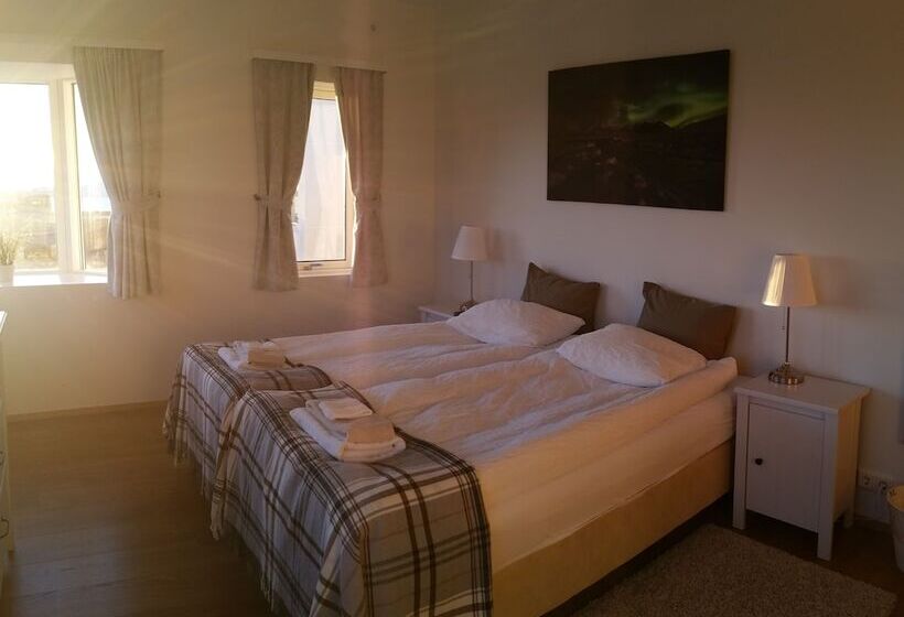 اتاق استاندارد با سرویس بهداشتی مشترک, House On The Hill