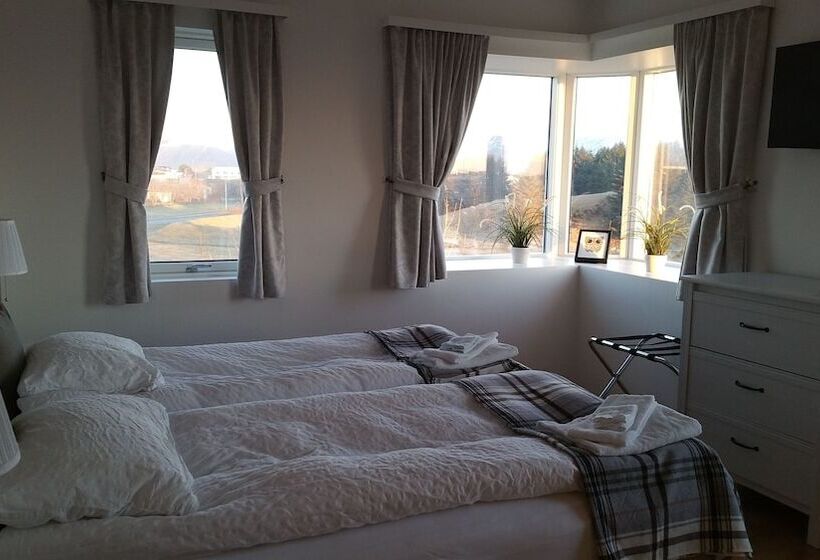 اتاق استاندارد با سرویس بهداشتی مشترک, House On The Hill