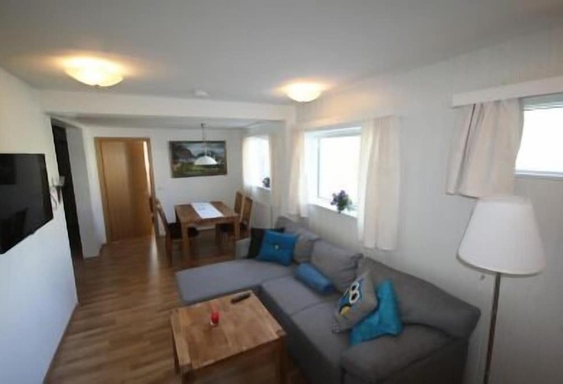 آپارتمان 1 خوابه, House On The Hill